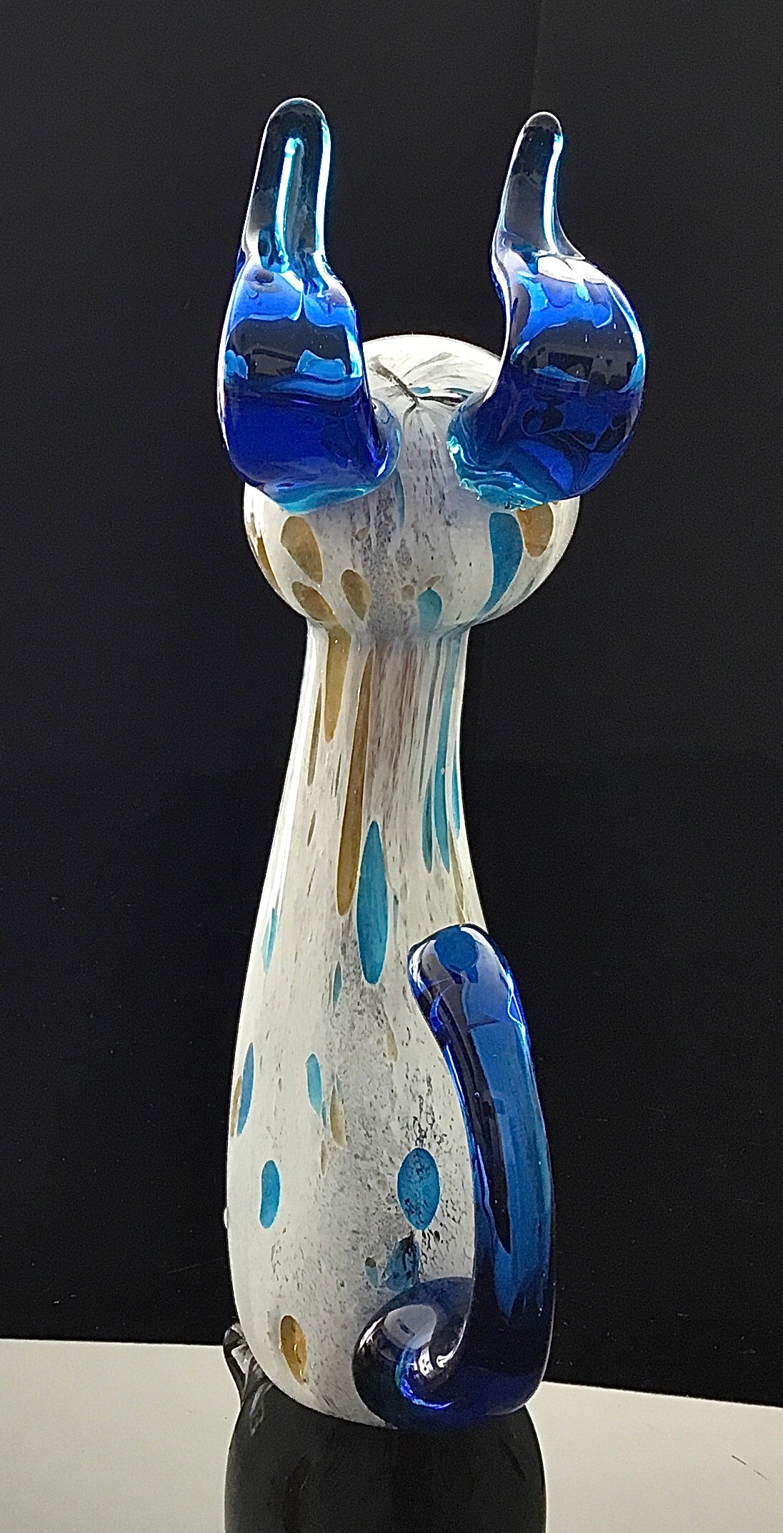Figur Hund blau weiß mundgeblasen