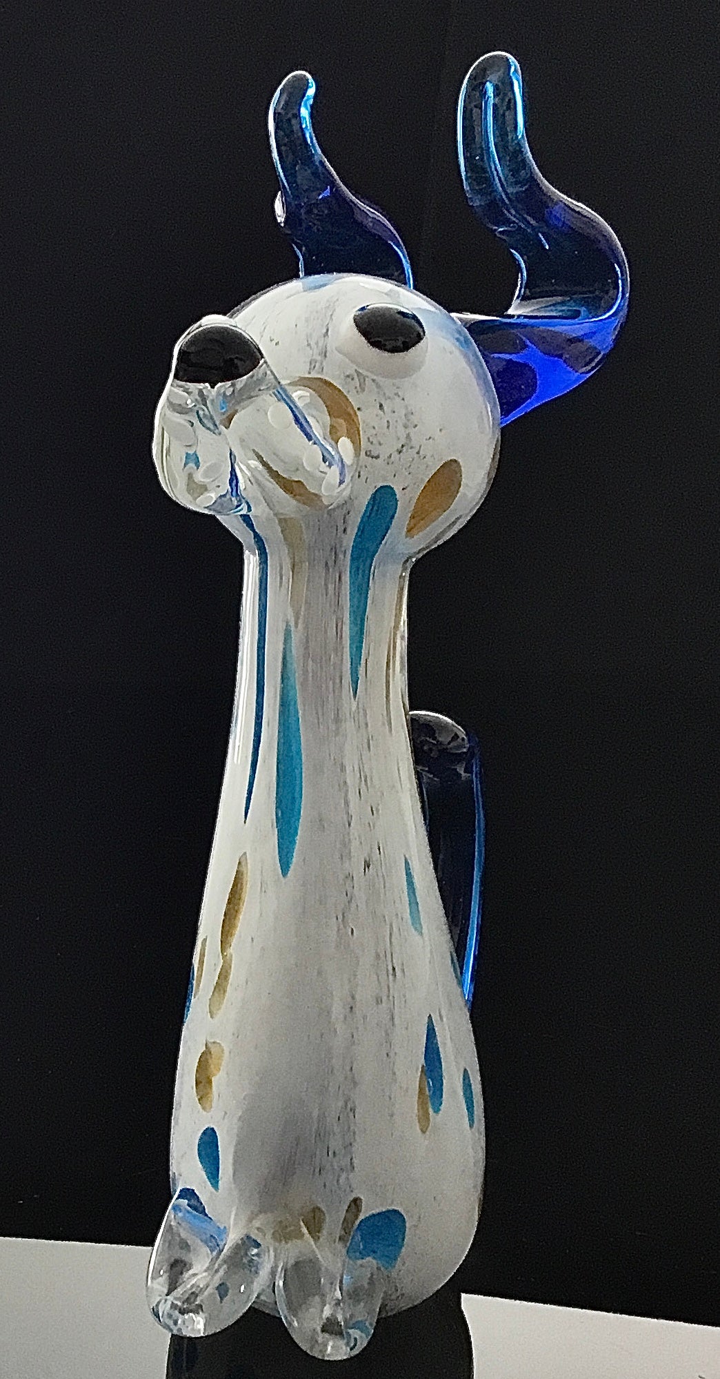 Figur Hund blau weiß mundgeblasen