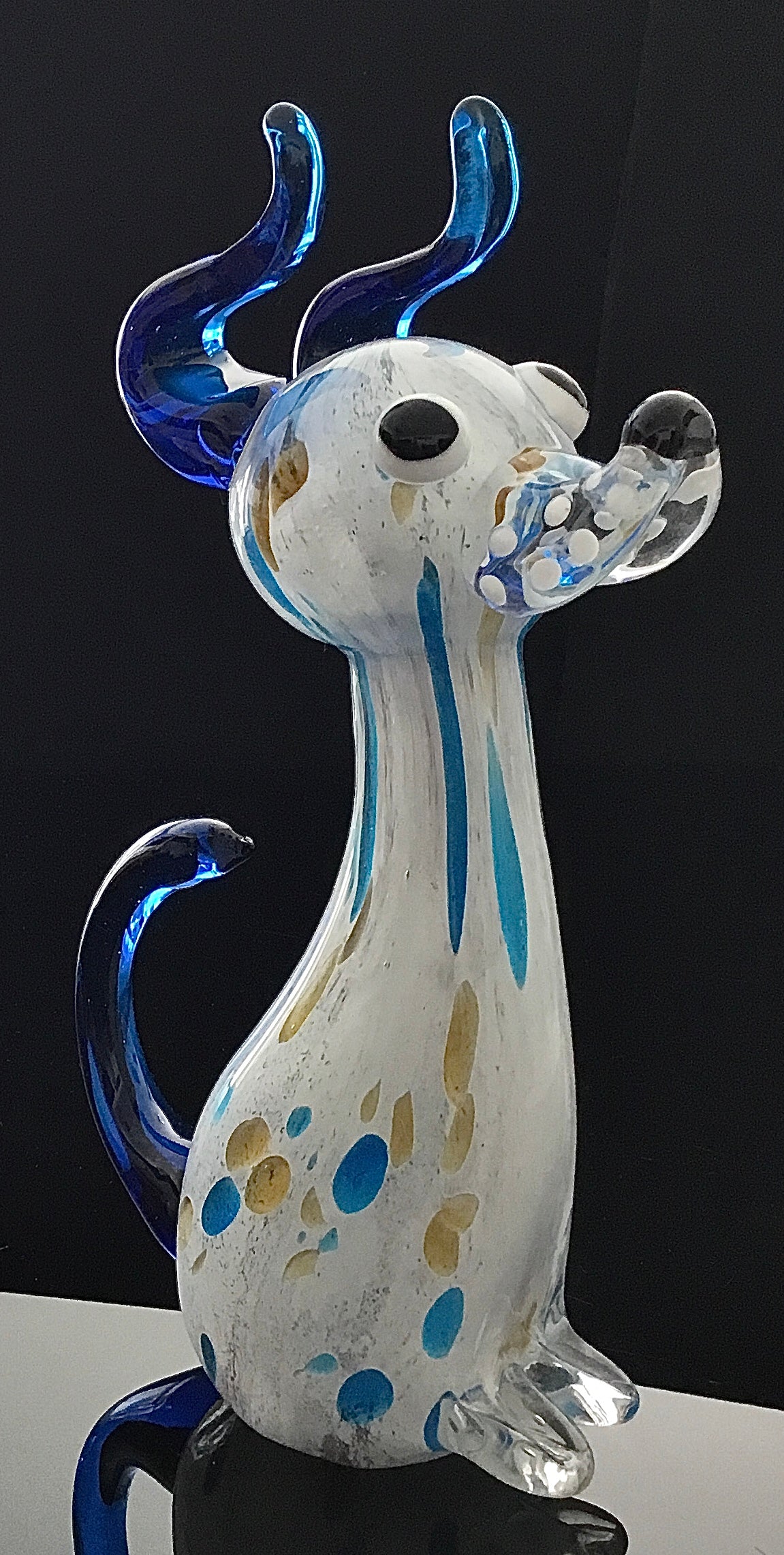 Figur Hund blau weiß mundgeblasen